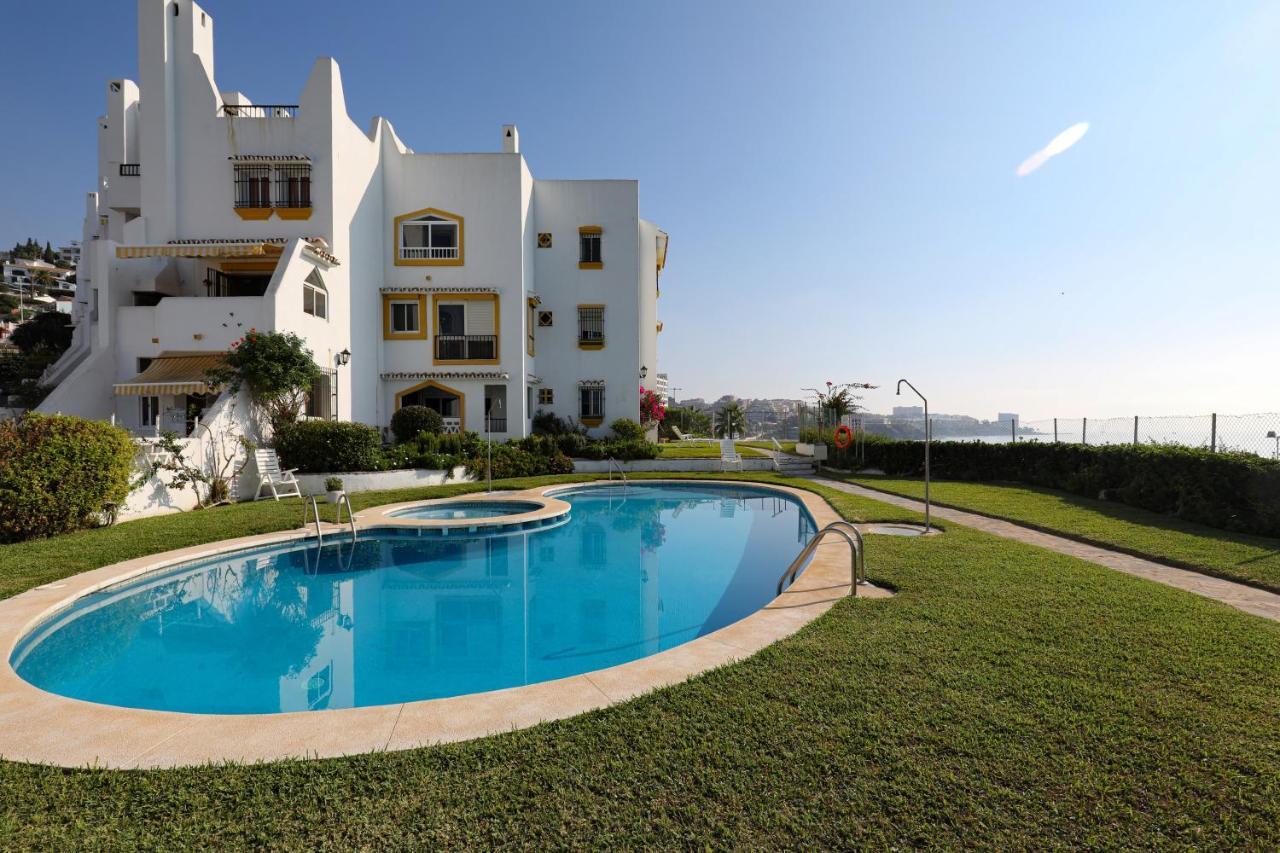 082 - Stunning Sea Views Beachfront Apartment Benalmadena Exterior photo