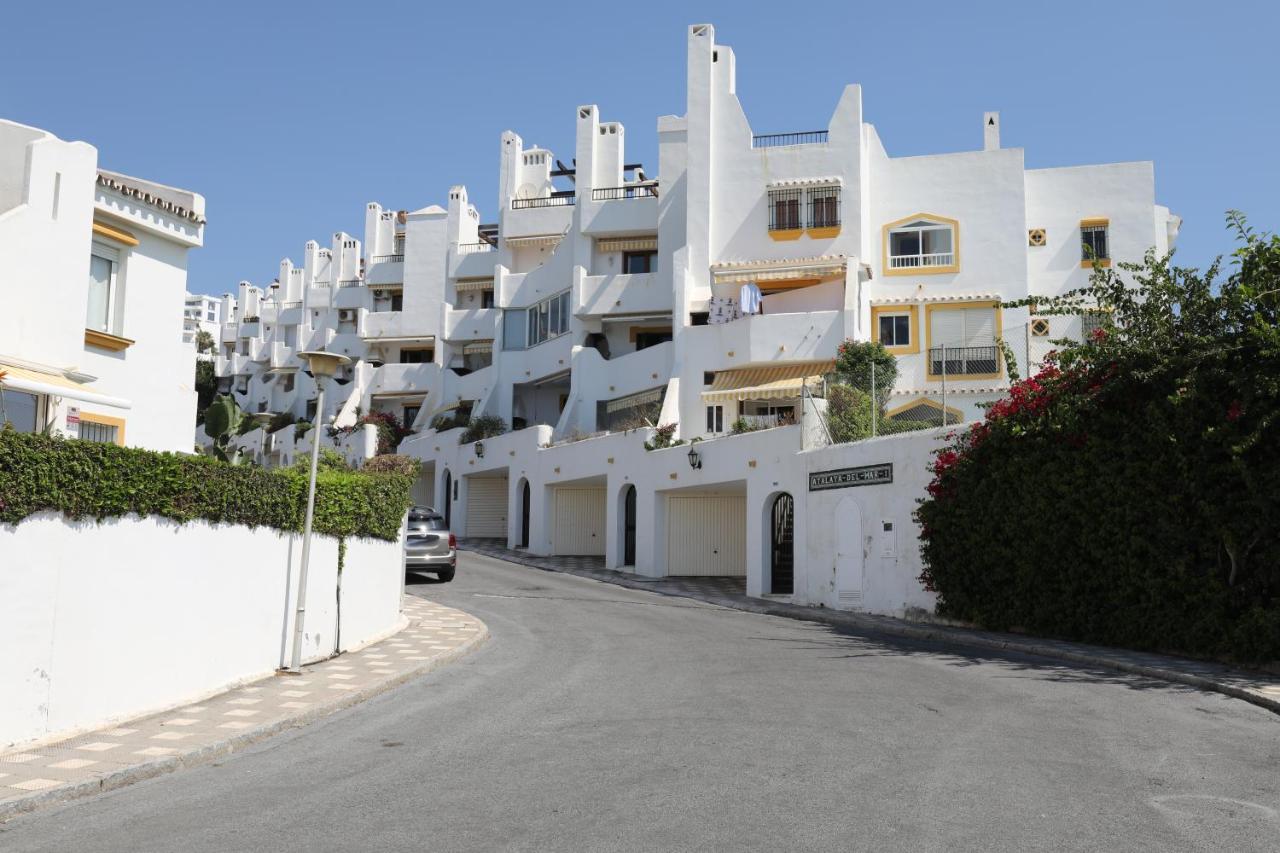 082 - Stunning Sea Views Beachfront Apartment Benalmadena Exterior photo