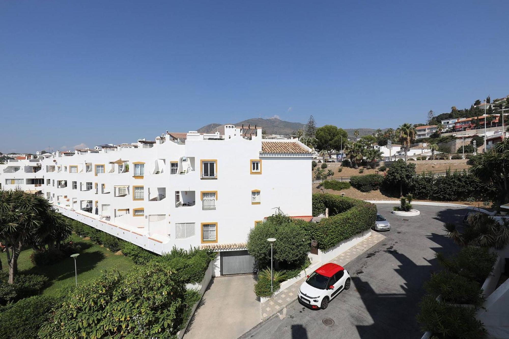 082 - Stunning Sea Views Beachfront Apartment Benalmadena Exterior photo