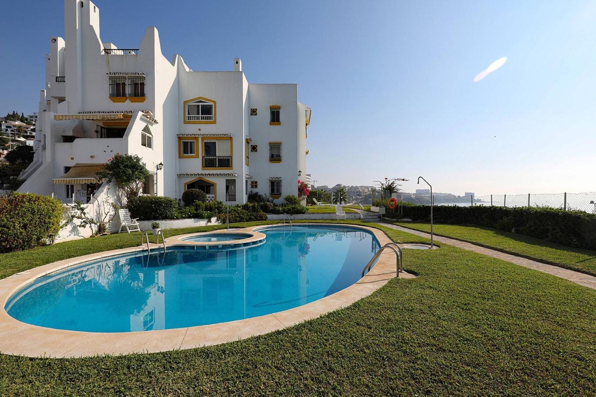 082 - Stunning Sea Views Beachfront Apartment Benalmadena Exterior photo