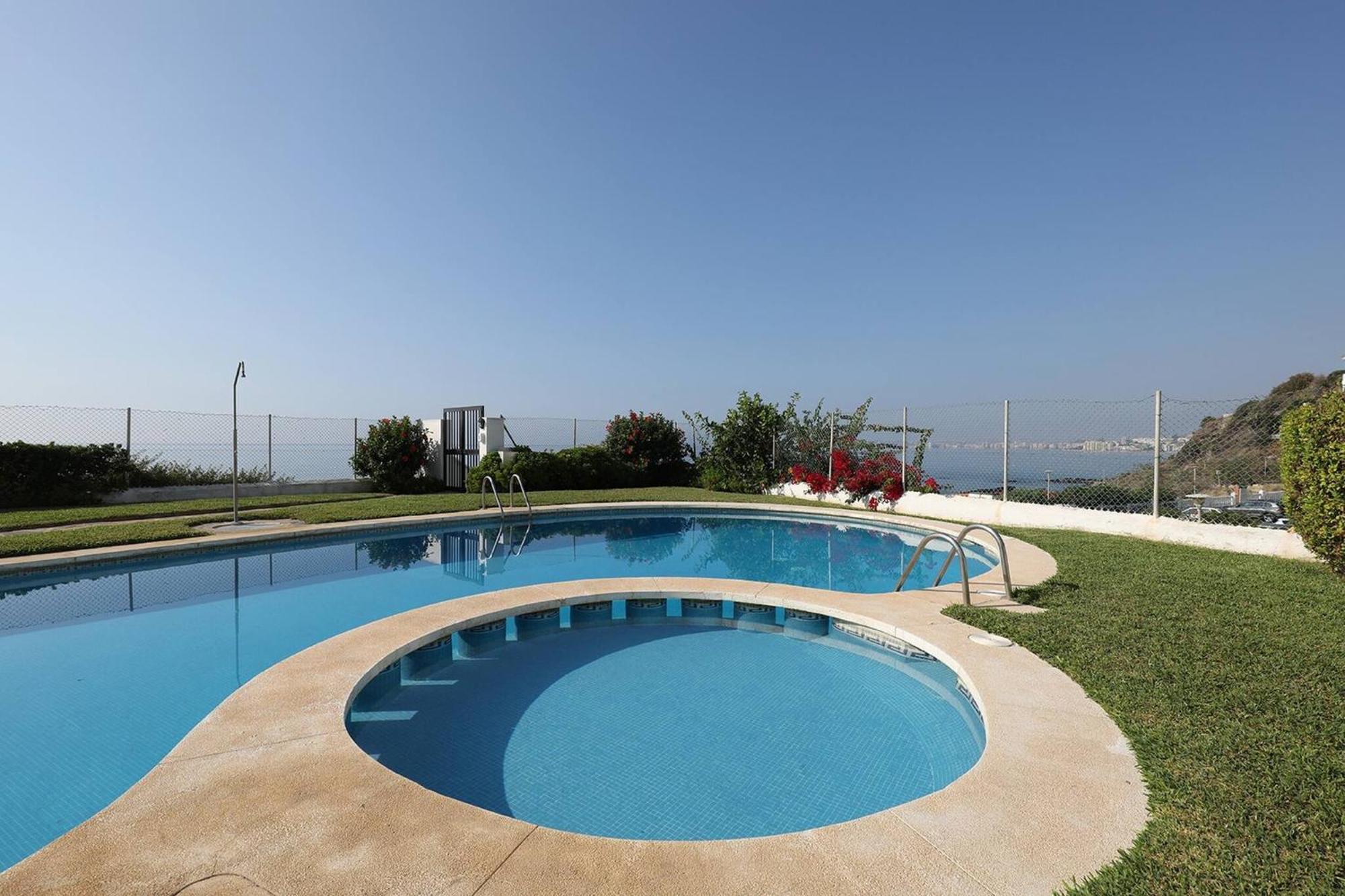 082 - Stunning Sea Views Beachfront Apartment Benalmadena Exterior photo